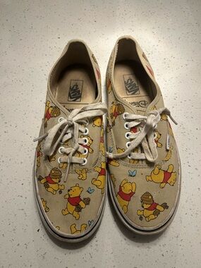 Vans x Disney Winnie the Pooh Authentic Sneakers Size Mens 9 / Woman’s 10.5